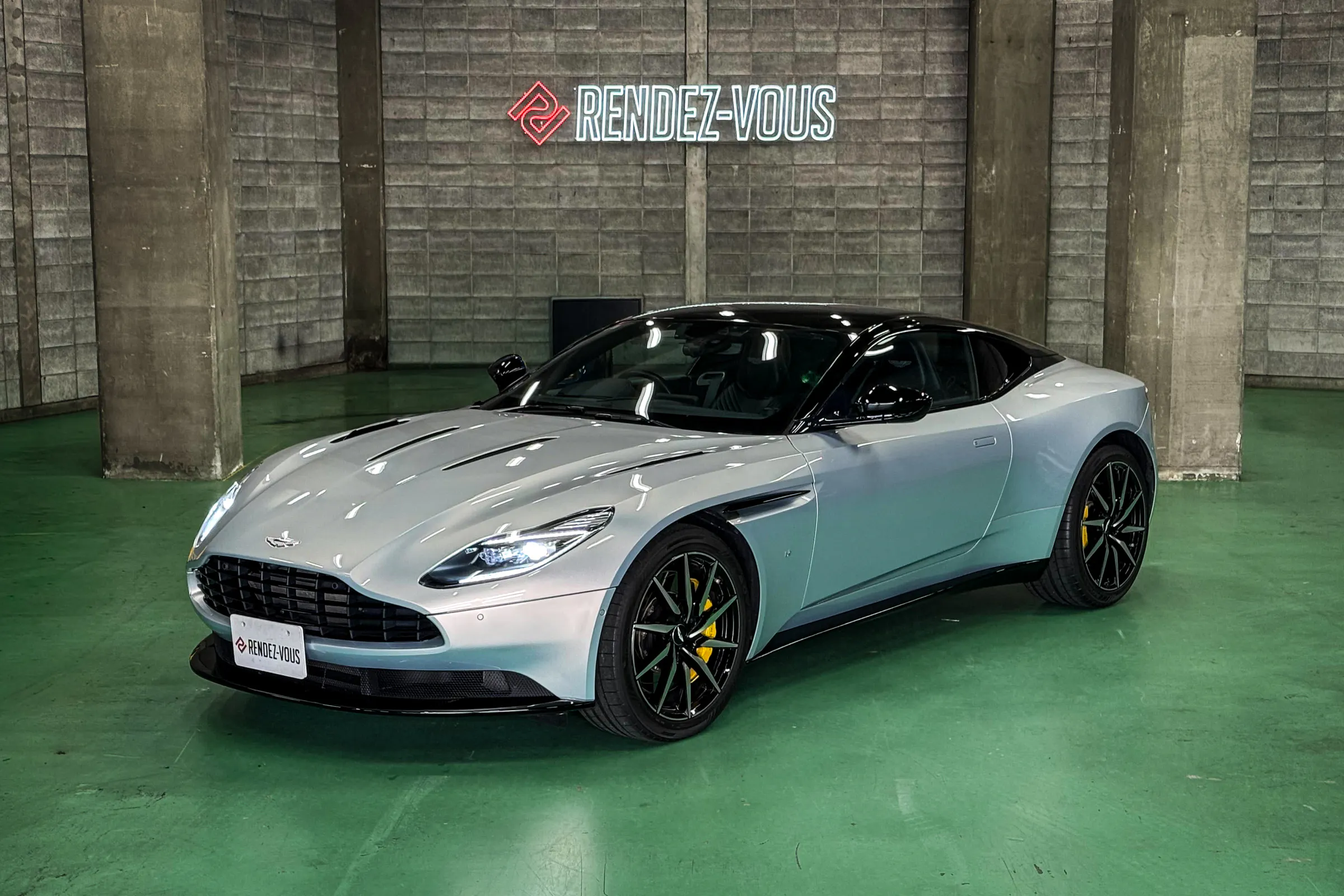 Aston Martin DB11
